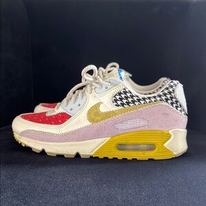 Nike Air Max 90 Sneakers